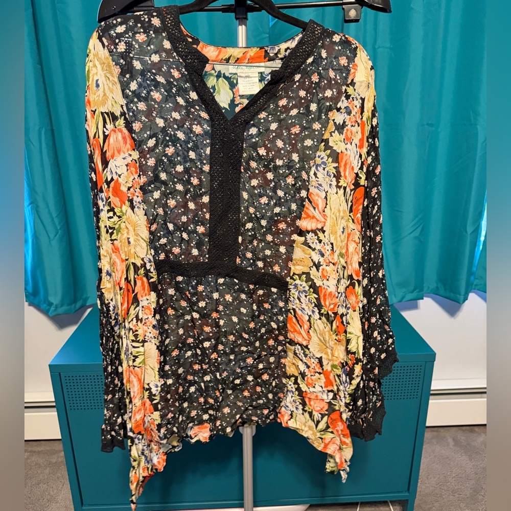 Ulla Popken size 28/30 Floral Mixed-Print Black Boho Blouse with lace and flowy